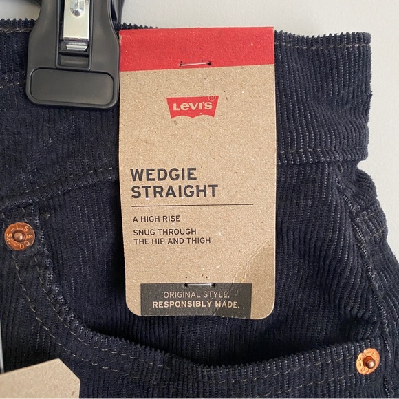 NWT Levi's Wedgie Straight Leg Button Fly Corduroy Jeans Pants Cords Soft Black - Picture 3 of 8